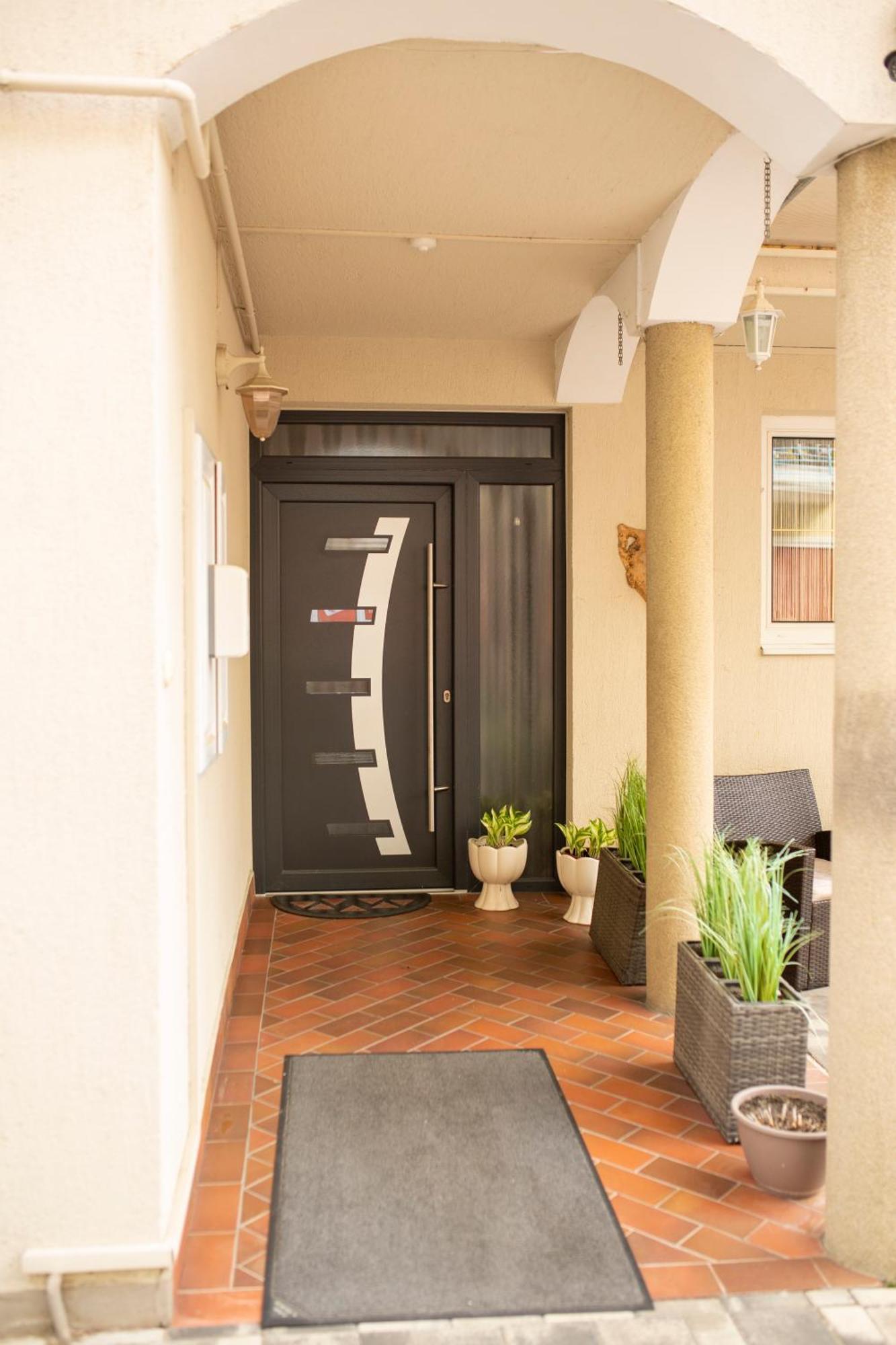 Huerkecz Apartmanhaz Hévíz Εξωτερικό φωτογραφία